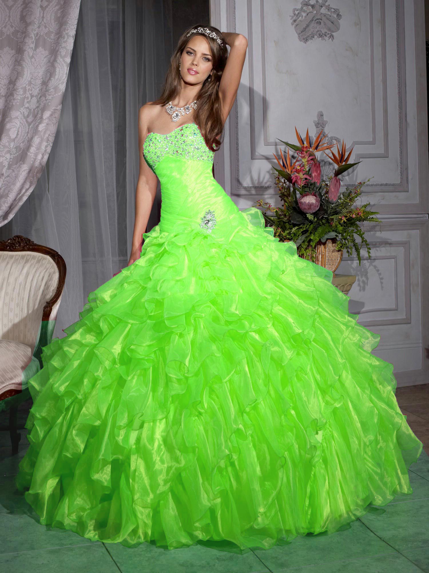 Stunning off the shoulder emerald quince dress | Quince dresses - Mihanagi