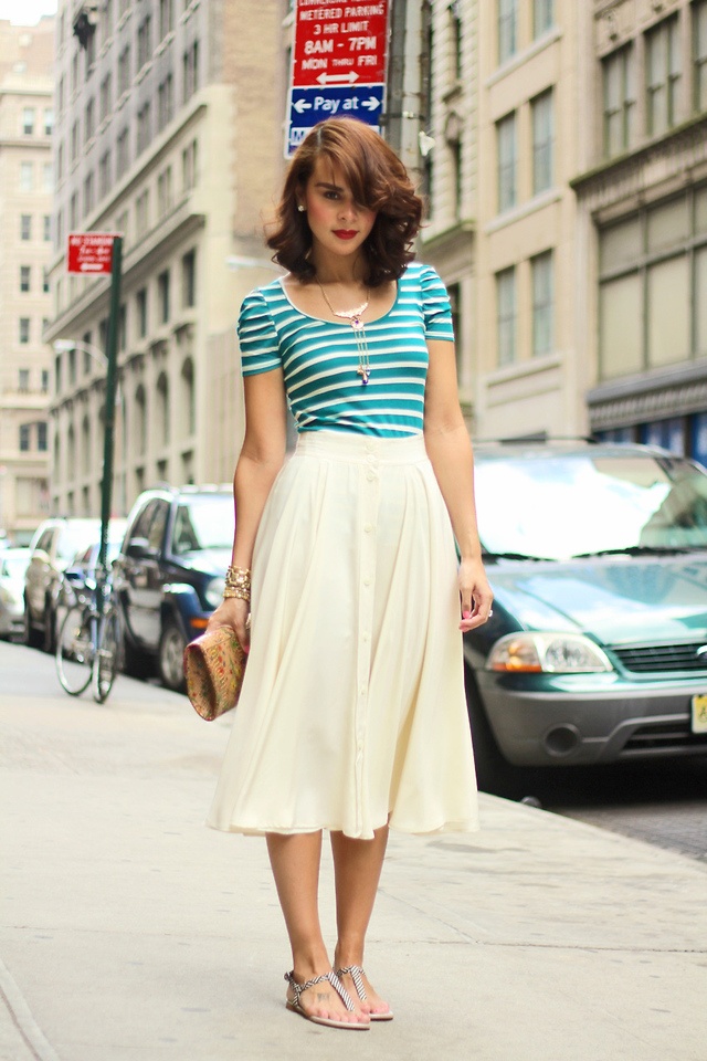 white flowy skirt outfit